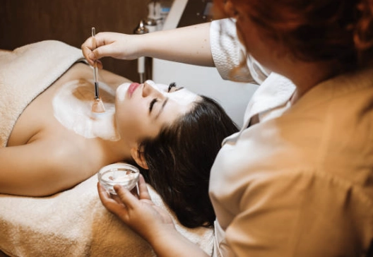 胸痘怎麼辦?胸前煥膚亮白護理