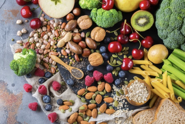 低 GI 飲食 ＋ 抗發炎飲食有助鼻頭痘痘的改善