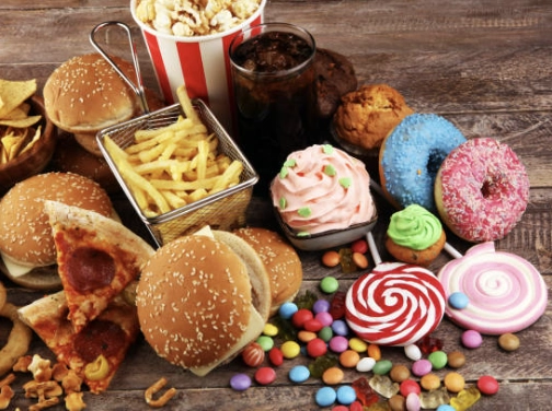 高糖油炸重口味食物容易引發後頸長痘痘